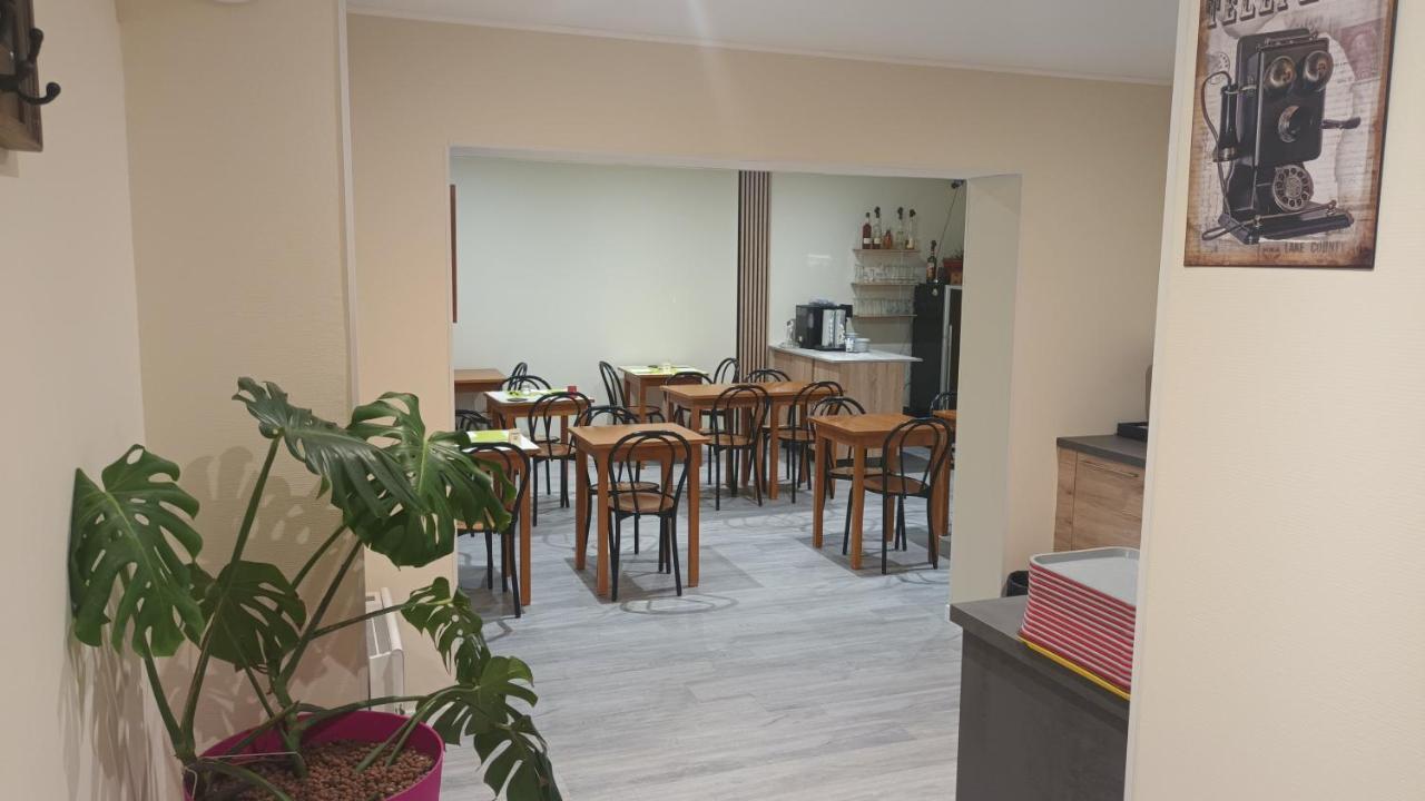 Le Petit Logis Hotel Beaumont-en-Veron Exterior photo