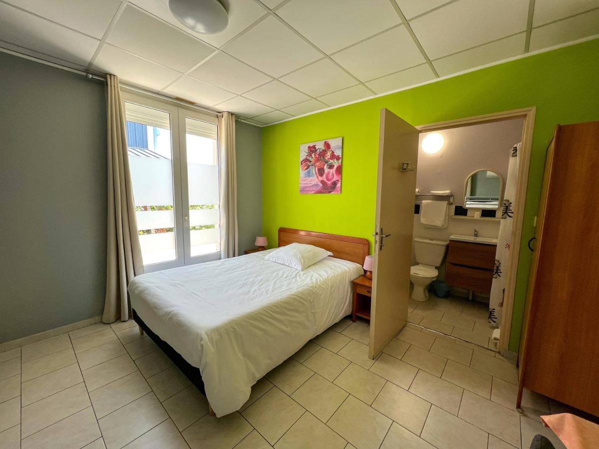 Le Petit Logis Hotel Beaumont-en-Veron Exterior photo