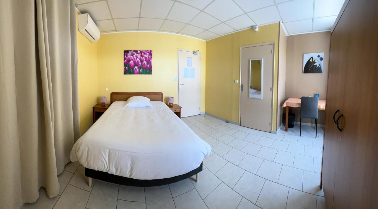 Le Petit Logis Hotel Beaumont-en-Veron Exterior photo