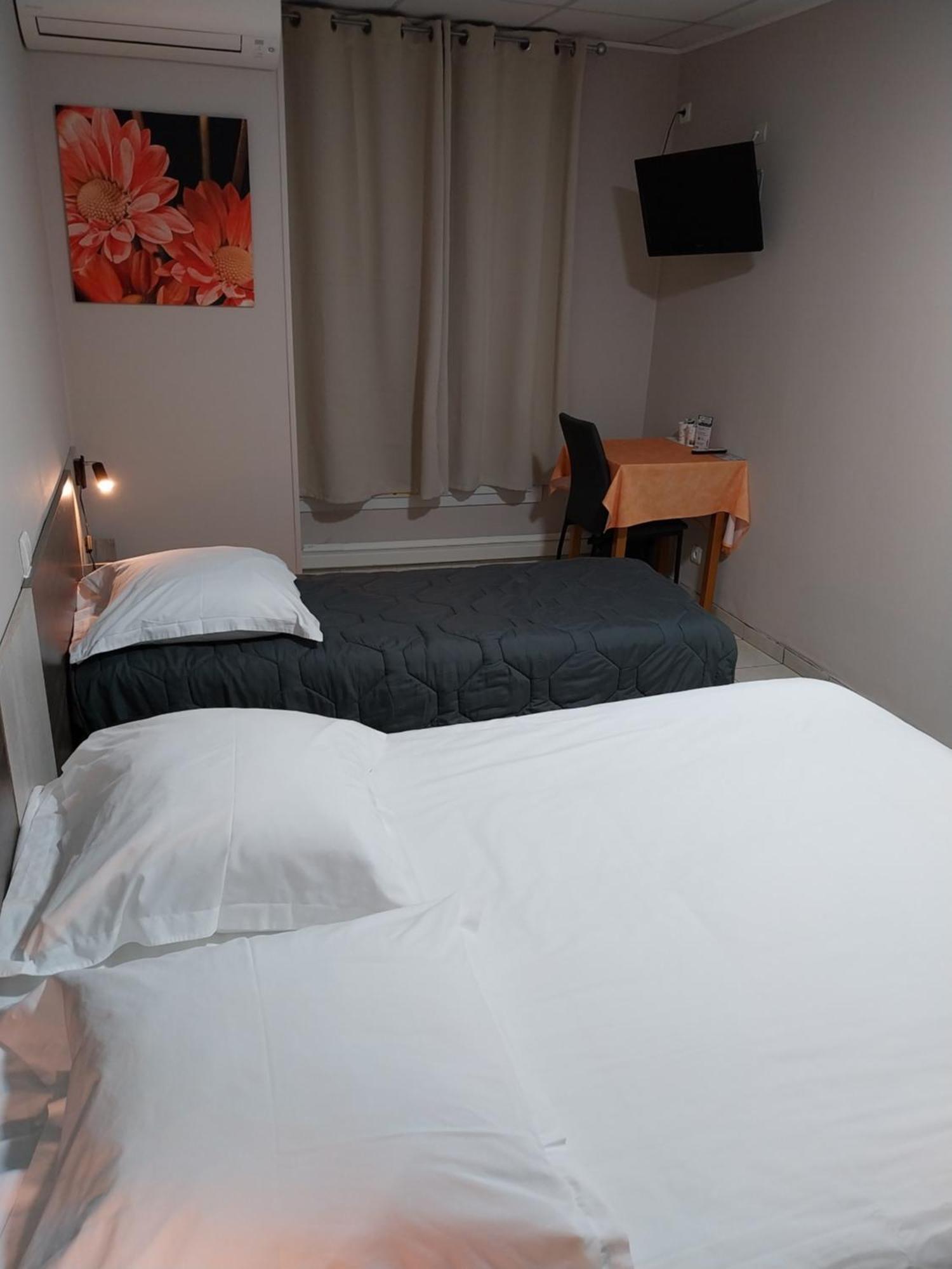 Le Petit Logis Hotel Beaumont-en-Veron Exterior photo
