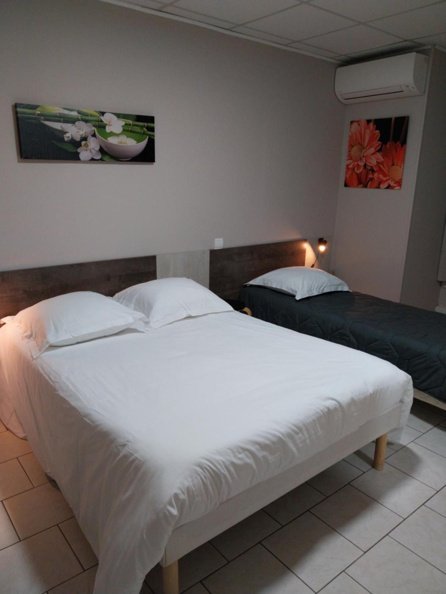 Le Petit Logis Hotel Beaumont-en-Veron Exterior photo
