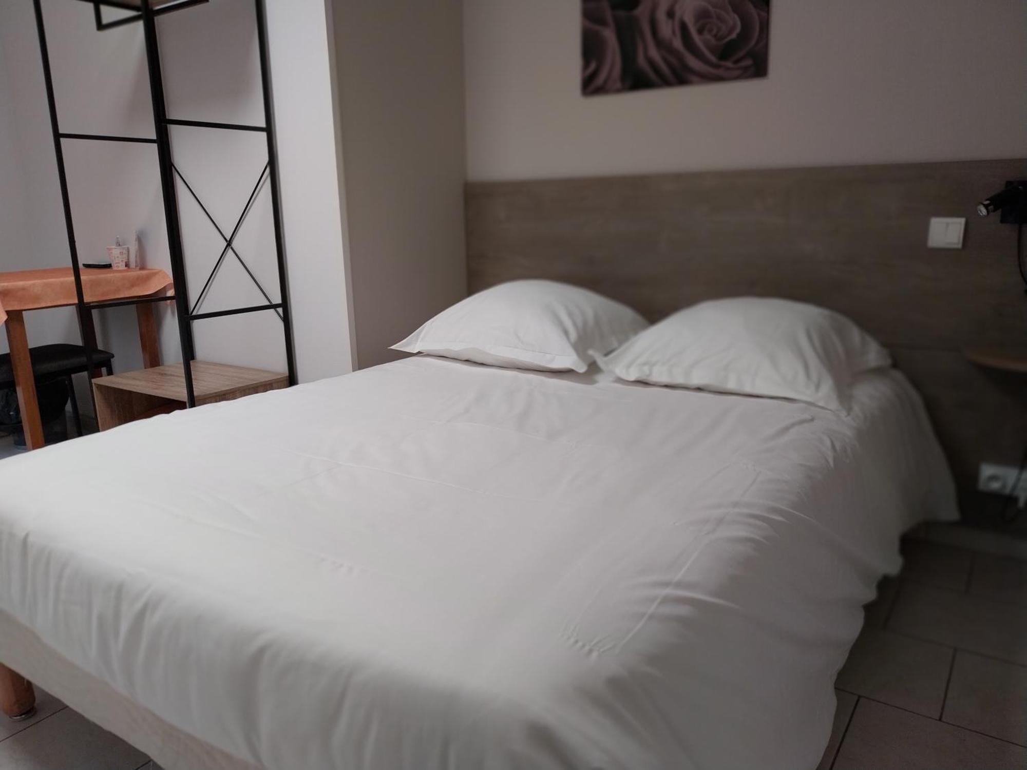 Le Petit Logis Hotel Beaumont-en-Veron Exterior photo