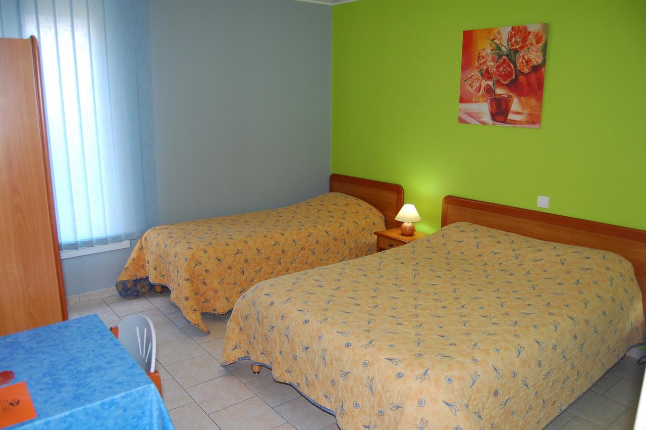 Le Petit Logis Hotel Beaumont-en-Veron Exterior photo